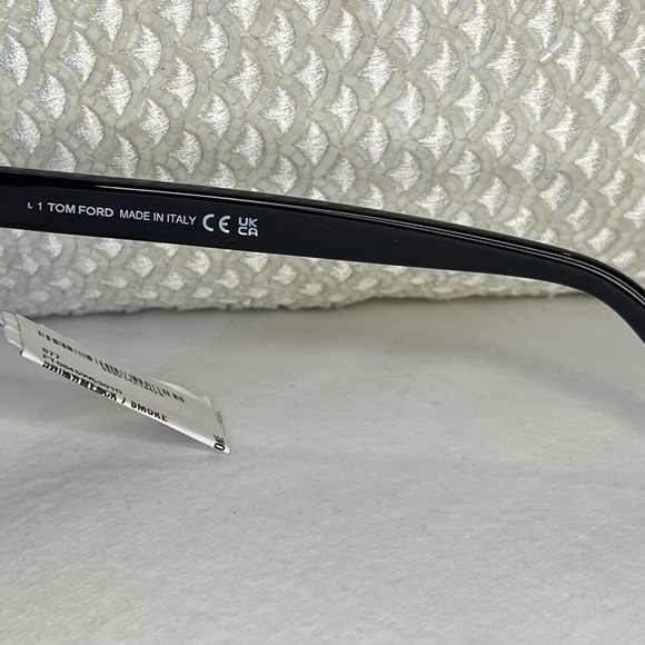 *SOLD ELSEWHERE* TOM FORD Izzi Acetate Cat-Eye Polarized Sunglasses - Picture 9 of 11